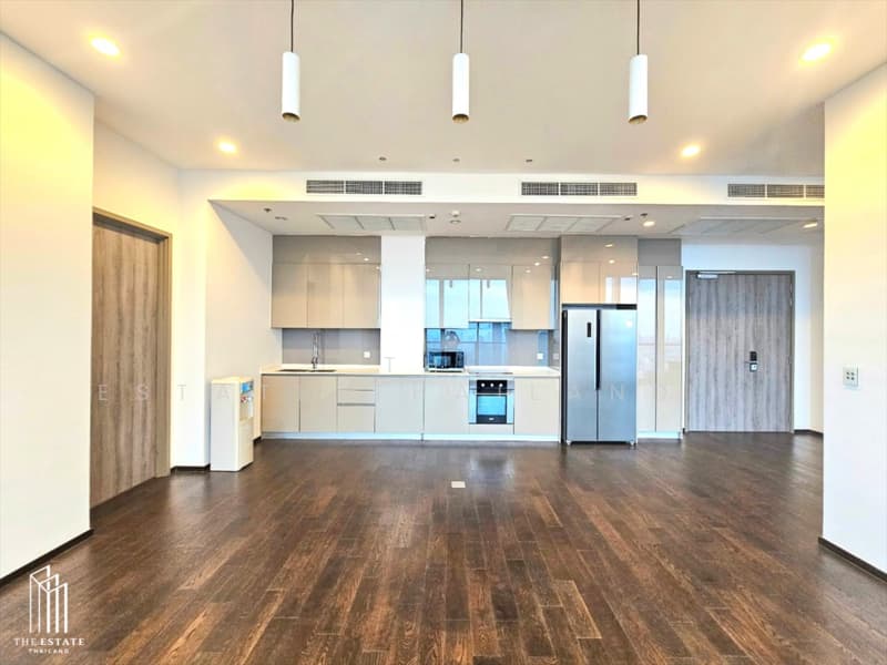 Whizdom Avenue · Phra Khanong